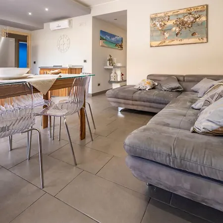 Two Palms By Interhome * Avola