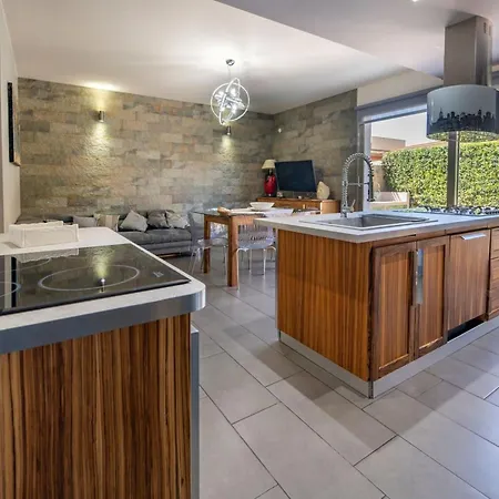 Two Palms By Interhome Apartment Avola