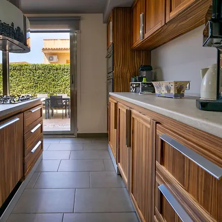 Two Palms By Interhome Avola