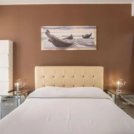 Two Palms By Interhome * Avola